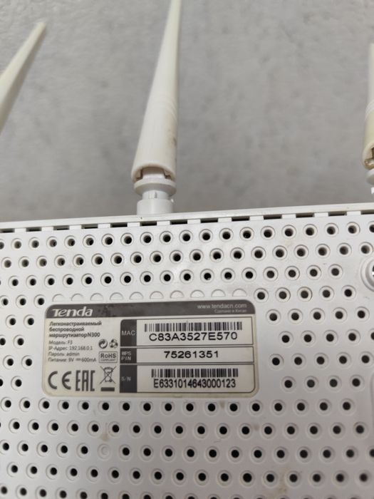 Продам роутер  tenda f3