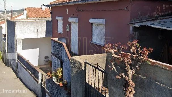 Moradia T3 para recuperar na Pedrulha, Coimbra