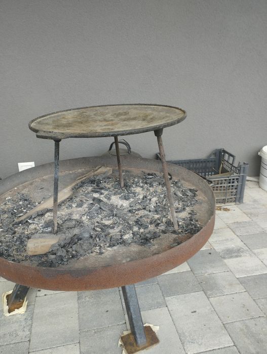 Patelnia żeliwna na grilla.Zdrowe grillowanie