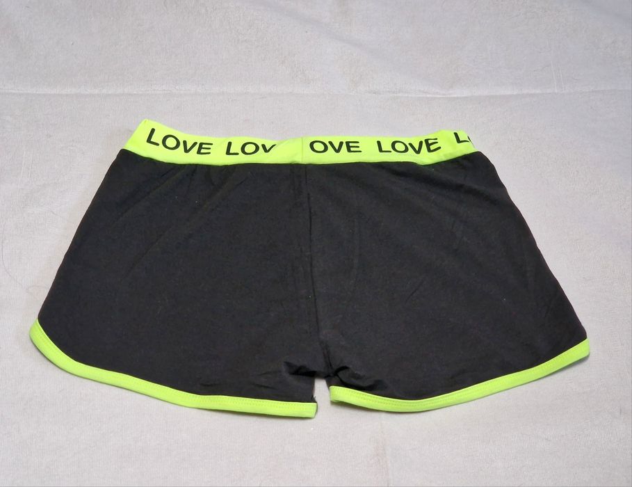 Conjunto de camisola e calção para menina. Tamanho 16 anos