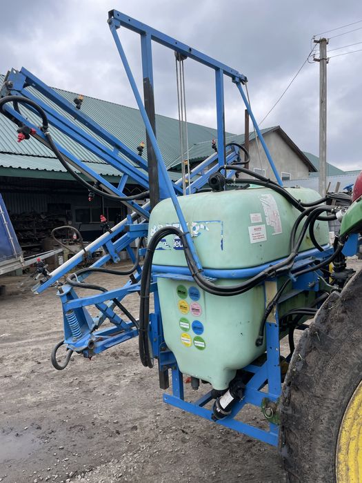 Оприскувач навісний BERTHOU