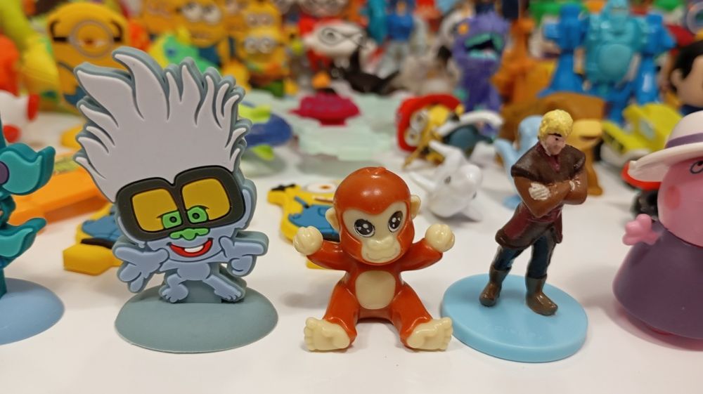 Zestaw figurek Kinder ferrero. Smerf kolekcjonerski Żaba kolekcjonersk