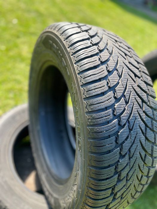 Opony zimowe do SUVA komplet Nokian Vr Suv 4 R18 235 x 65 x 18 st. bdb