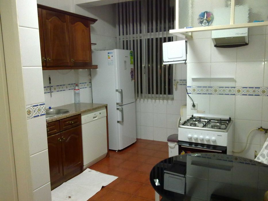 Alugo Quarto 17m2 em Sacavém, junto a Rotunta de acesso à Portela