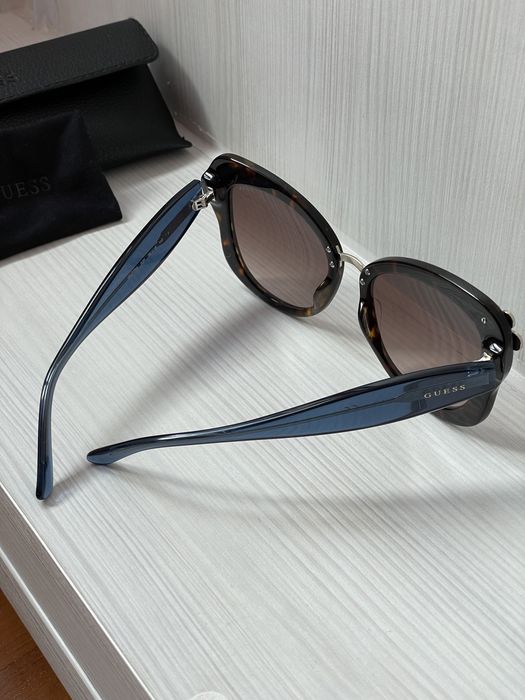 Сонцезахисні жіночі окуляри GUESS