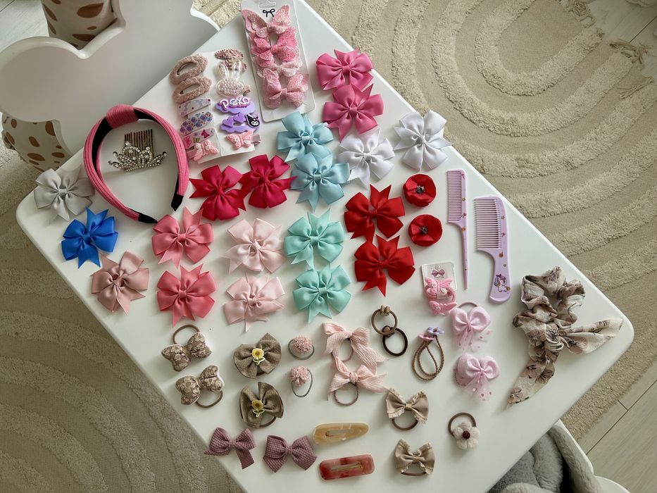 Розпродаж аксесуарів для волосся, заколки, резинки, розчіски