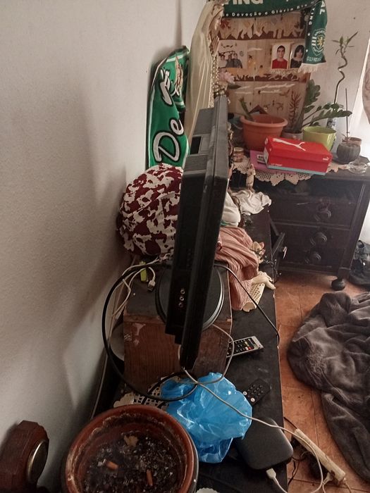 Estou a vender uma televisão para peças