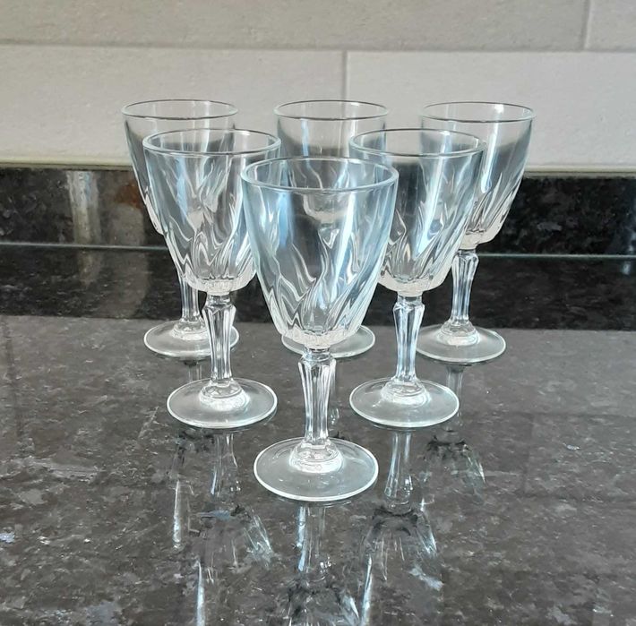 Conjunto de 5 (+ 1) Copos de Pé Alto Antigos/Vintage