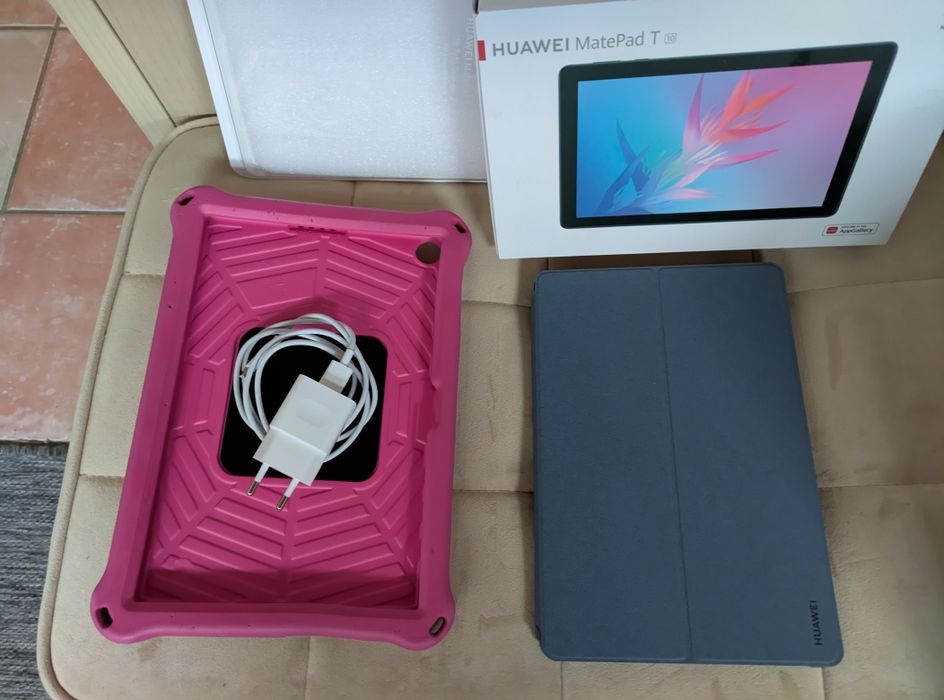 Huawei MatePad T10 com duas capas incluídas