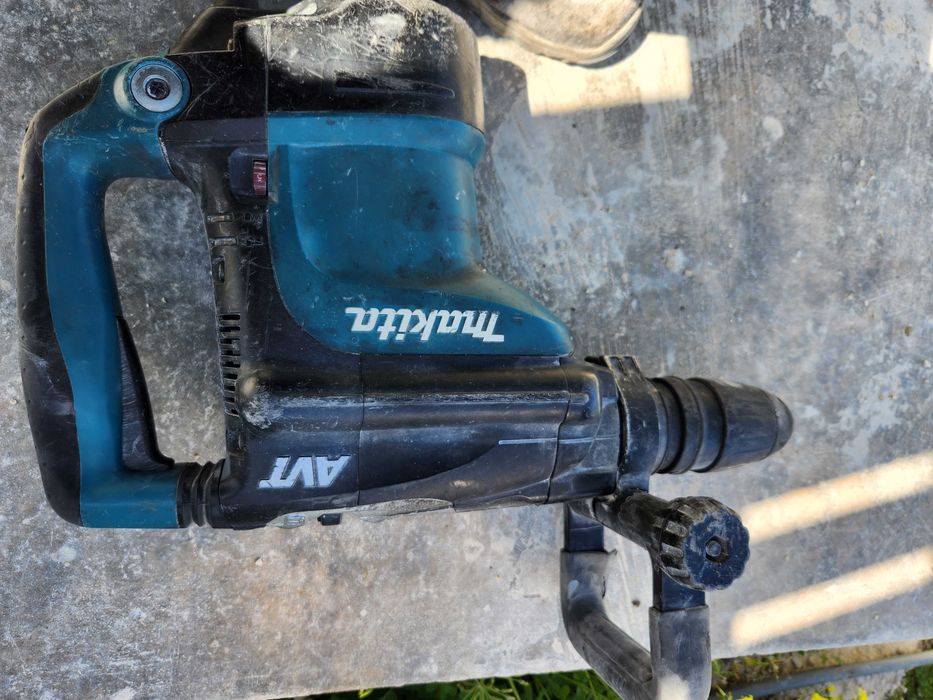 Vende-se Makita 4511C com problema na percursao