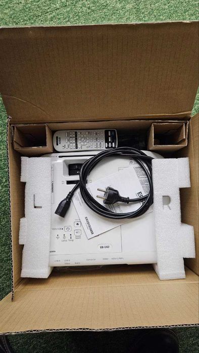 Проектор Epson EB-U42 стан нового! 240 годин напрацювання + сумка