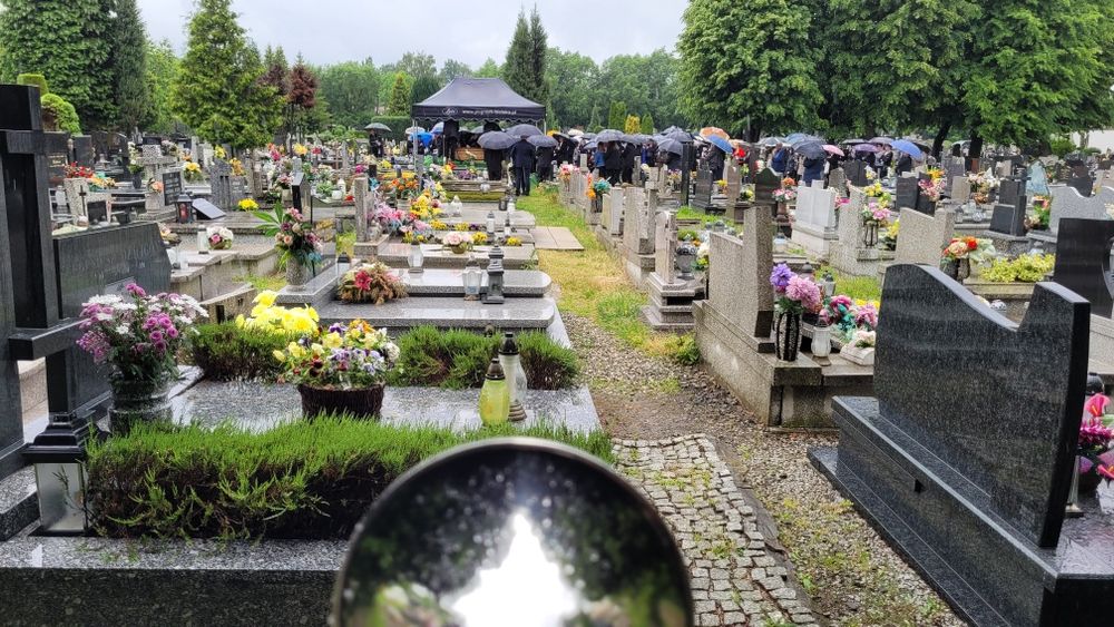 Zawodowy trębacz na pogrzeb. Cisza, trąbka, trębacz, oprawa muzyczna!