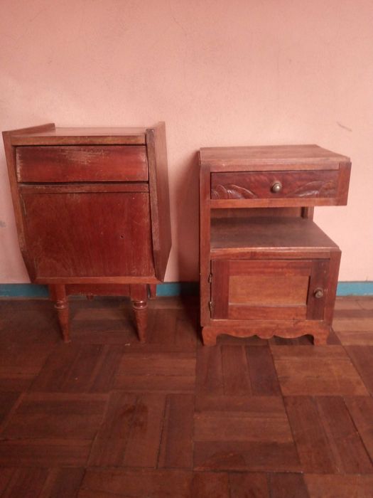 Vendo 2 mesinhas de cabeceira.