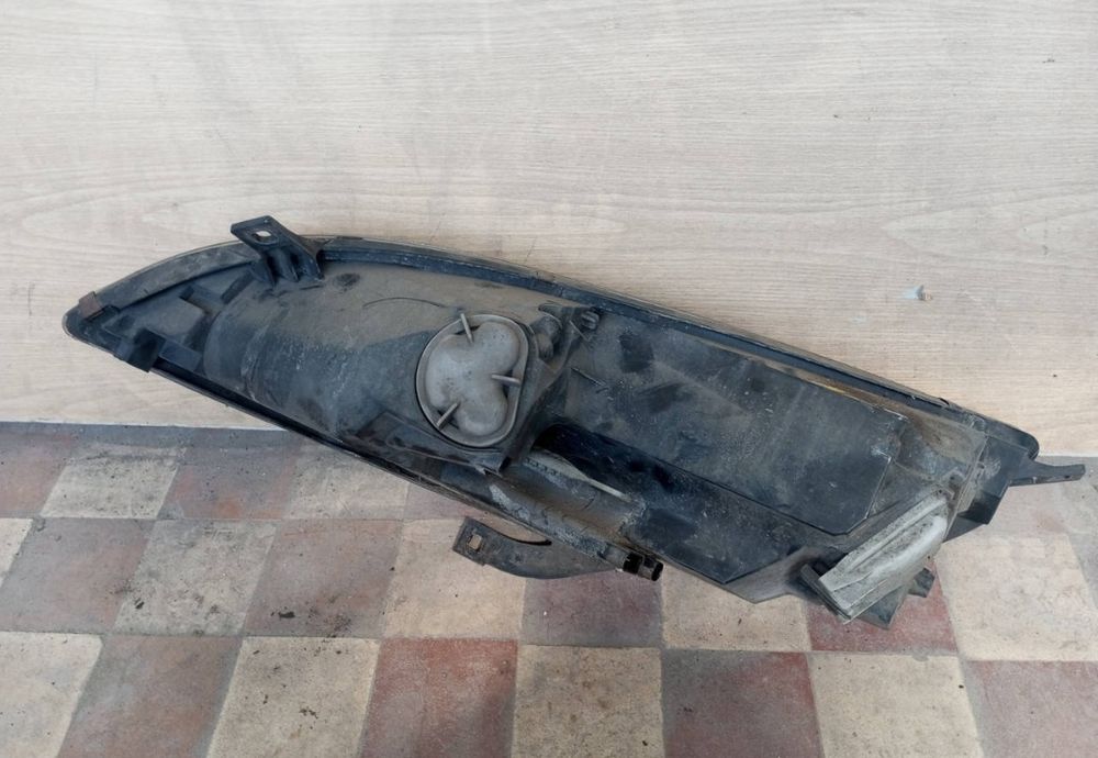 Mitsubishi Colt фара права ліва