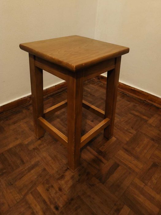 Mesa de Sala com 4 cadeiras e 4 bancos