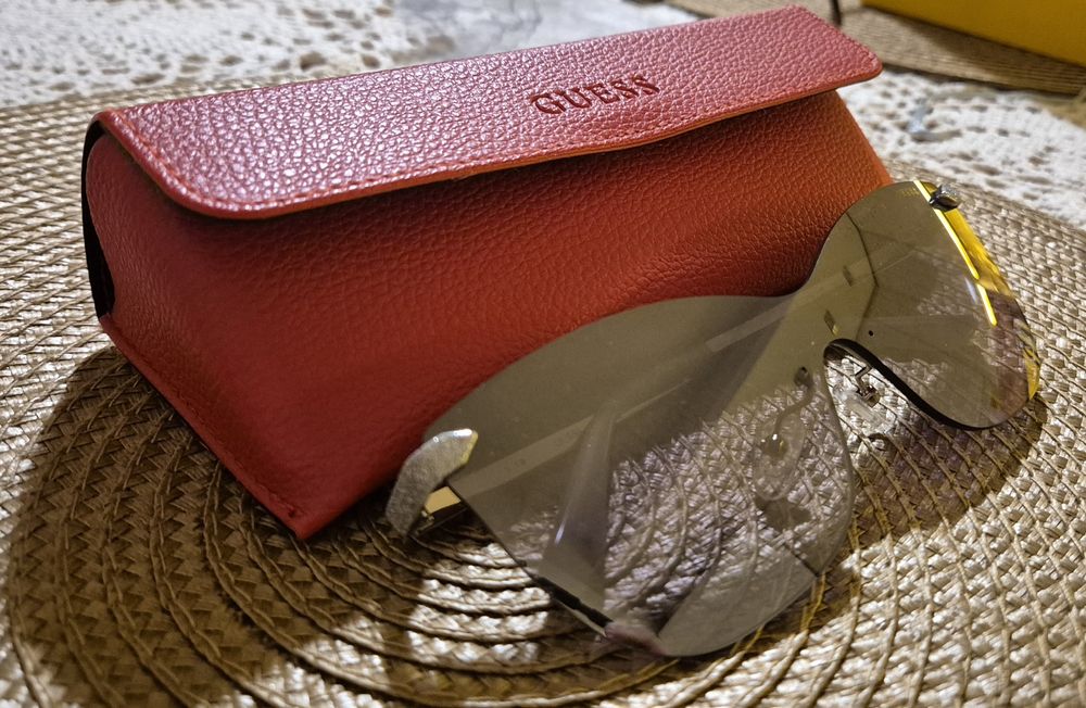 Okulary przeciwsłomeczne Guess