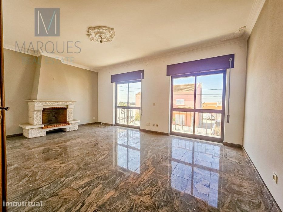 Apartamento T4 com Terraço em Gaio Rosário - Moita