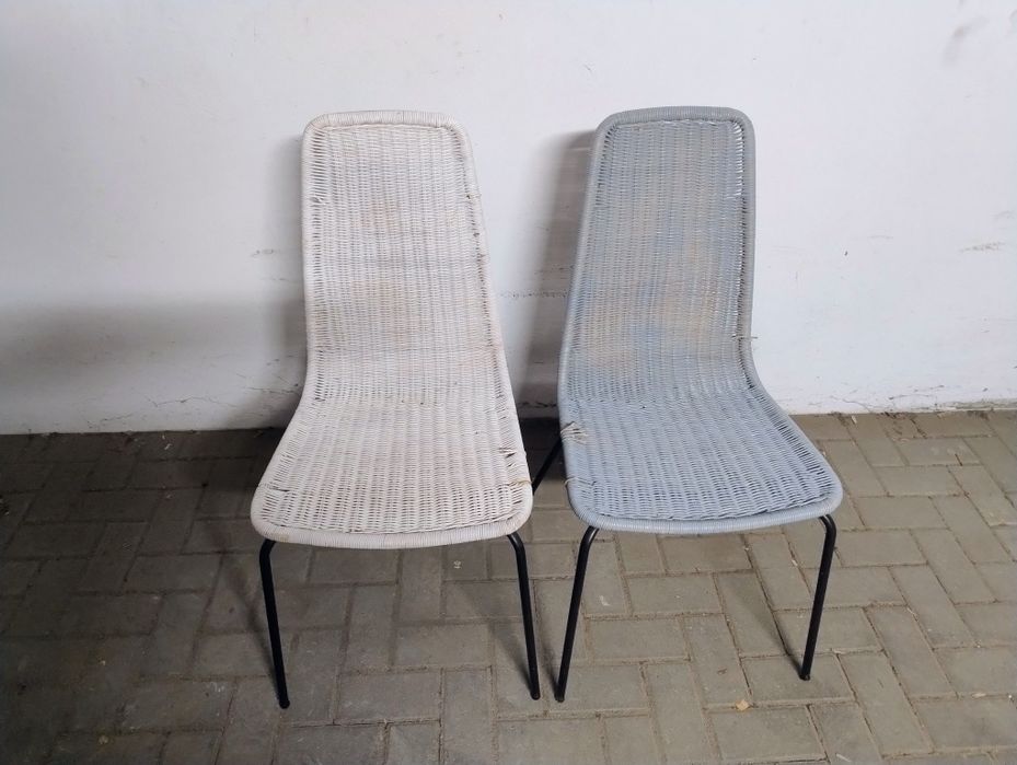 Dwa krzesła wiklinowe