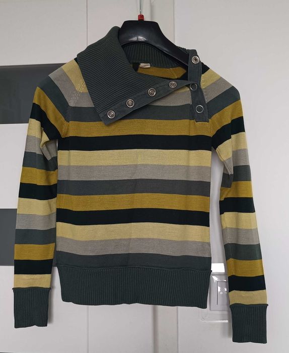 Divided 36 w sweter w pasy z golfem / kołnierzem