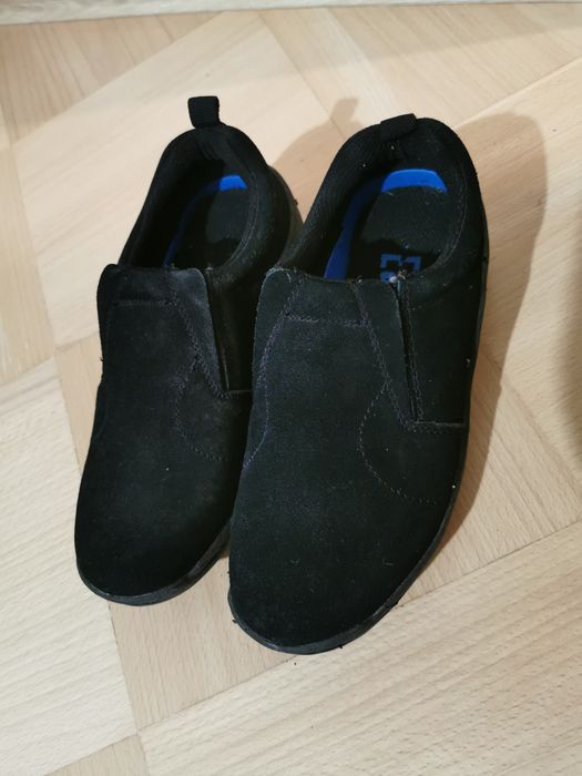 Buty zamszowe damskie, czarne. Rozmiar 37