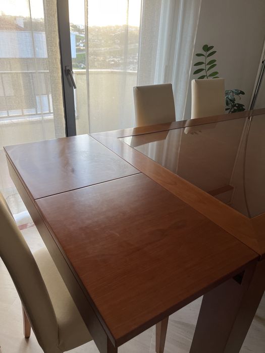 Conjunto de Mesa e cadeiras