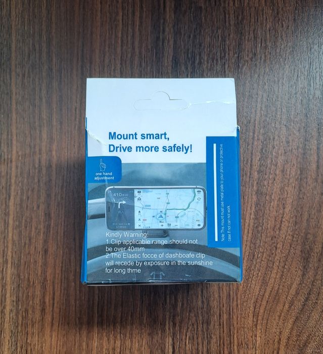 Universal car dashboard mobile phone holder - New and packaged64584971398147121