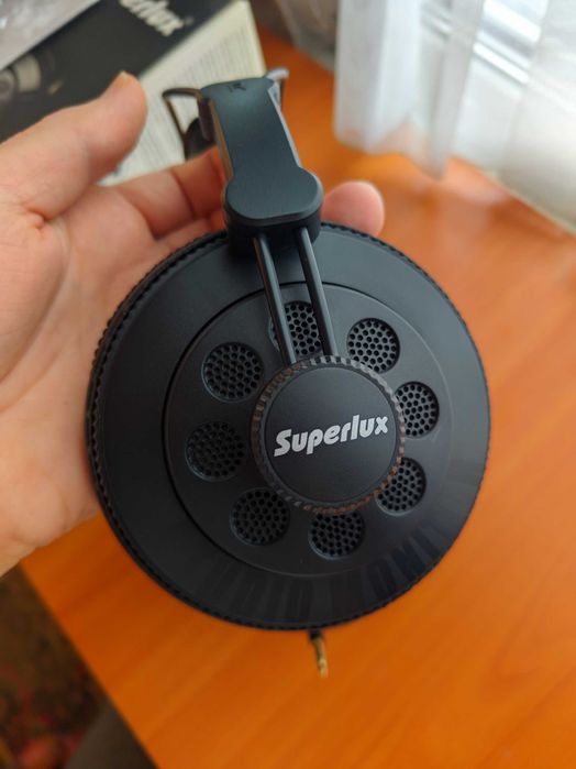 Професійні студійні навушники Superlux HD668B Black, стан нових.