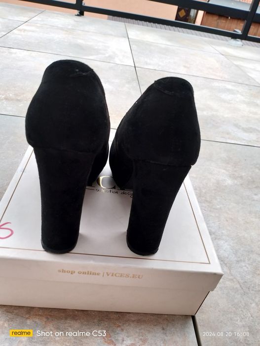 Buty zamszowe Vices na słupku 38