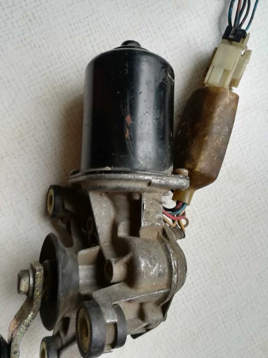 моторчик стеклоочистителя Nissan Sunny N13 1986-1990 года Б/у рабочий