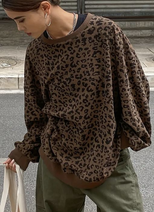 Жіночий стильний светр S розмір