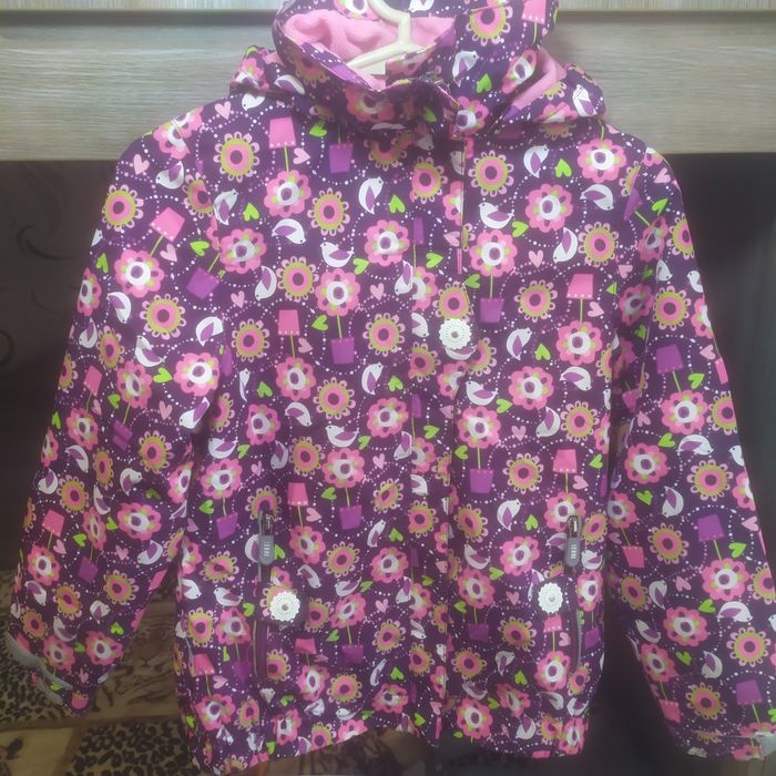 Куртка на дівчину