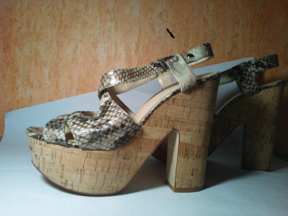 buty sandały na platformie GUESS, roz.37/ 23,5cm-max 24cm