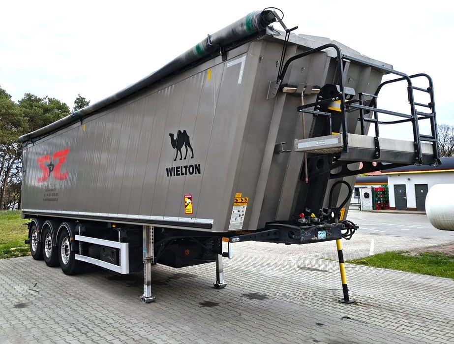 Wielton NW-3  52m3 z własna przystawką ze zbiornikiem oleju.