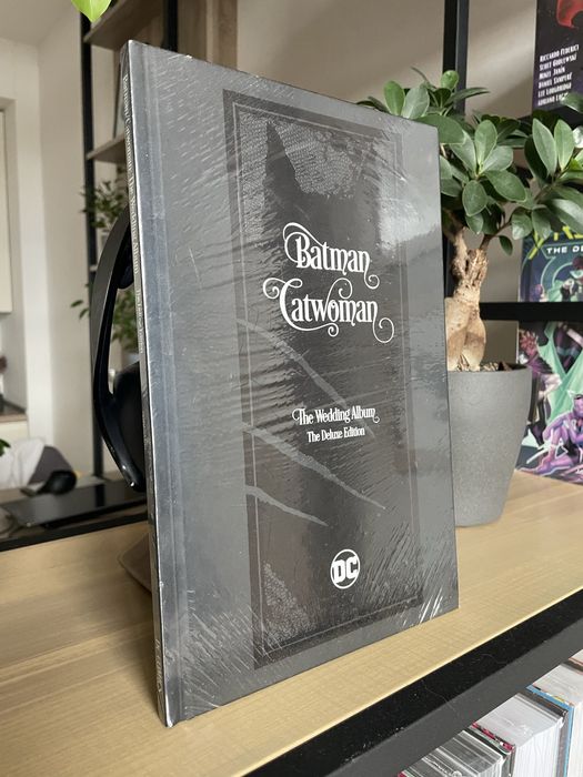 Комікс. Batman/Catwoman: The Wedding Album The Deluxe Edition. Бетмен