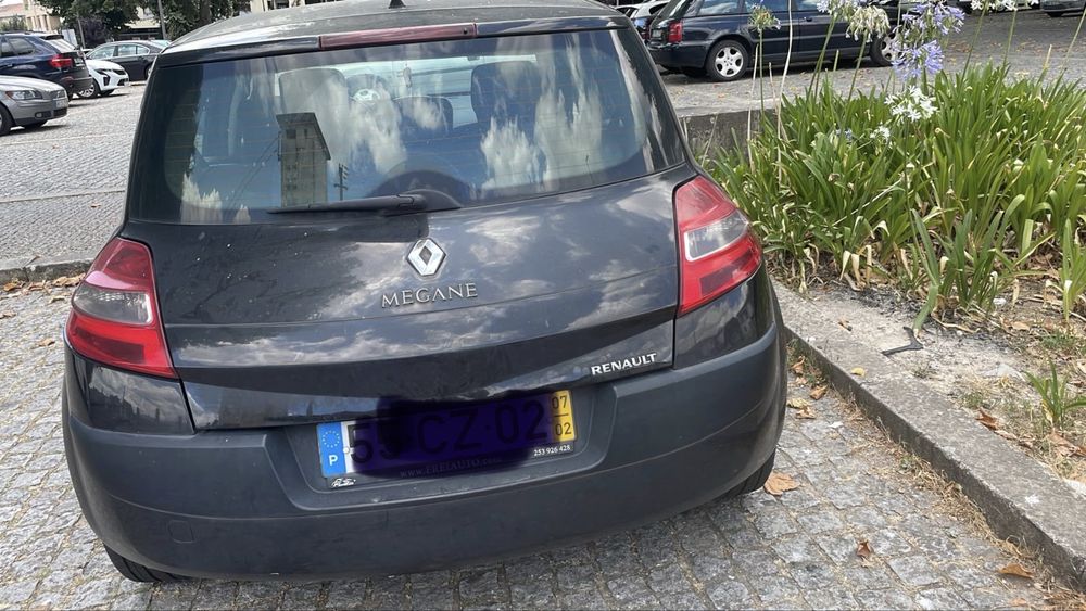 Vendo ou troco por carrinha 2 L com caixa fechada