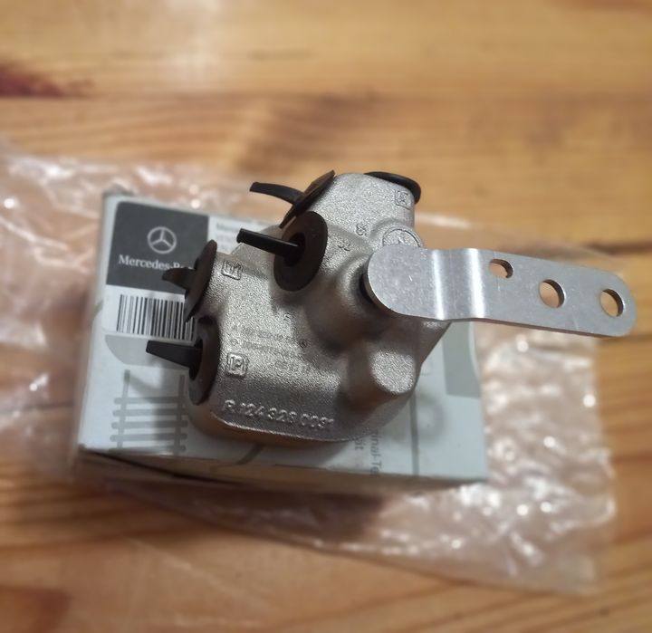 Mercedes W140 шаровая опора, кран уровня задней гидро подвески.