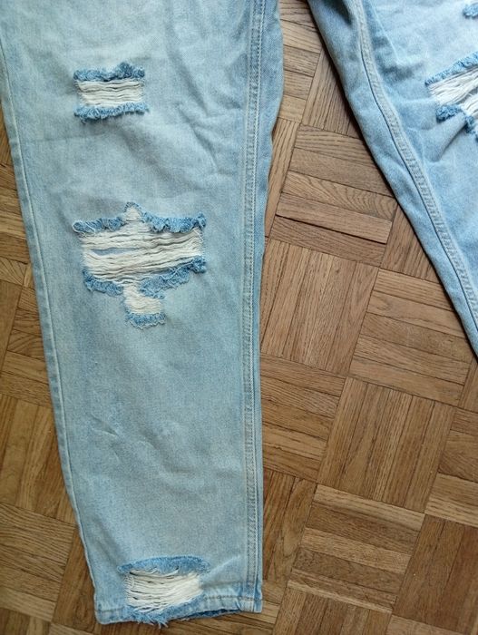 Jasnoniebieski jeansy z dziurami mom fit Primark 44