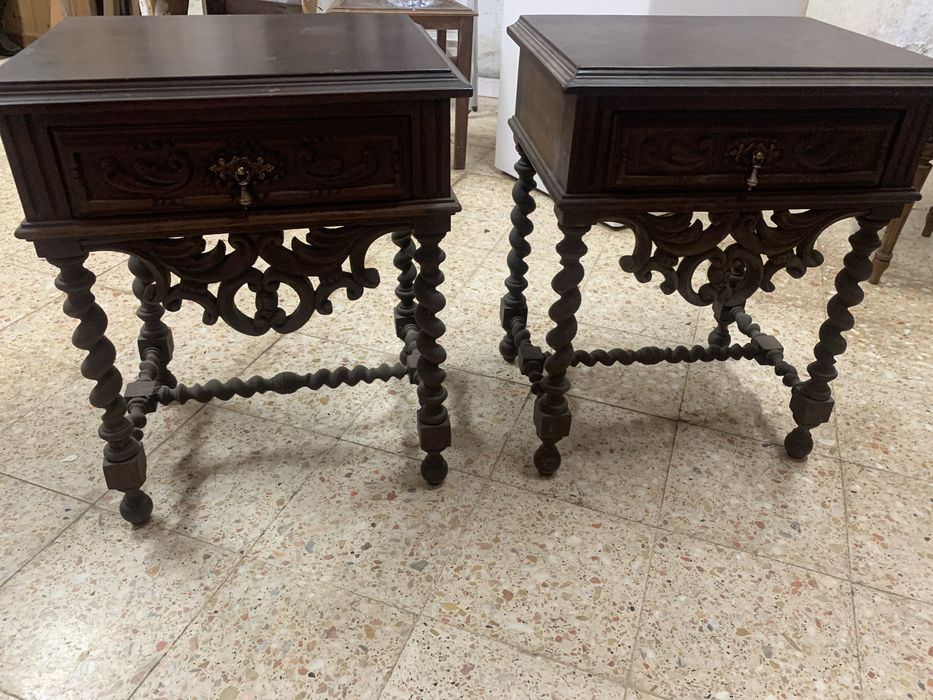 Par de mesas de cabeceira