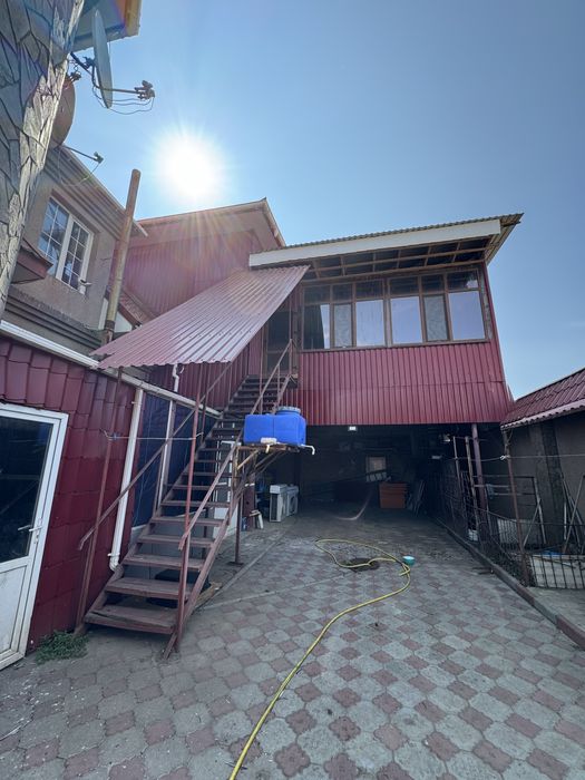 Дом с магазином, кафе, бильярдная, сауна Северный