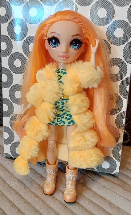 Лялька Rainbow High Рейнбоу Хай Поппі Роуан Winter Break Poppy Rowan Orange Fashion Doll