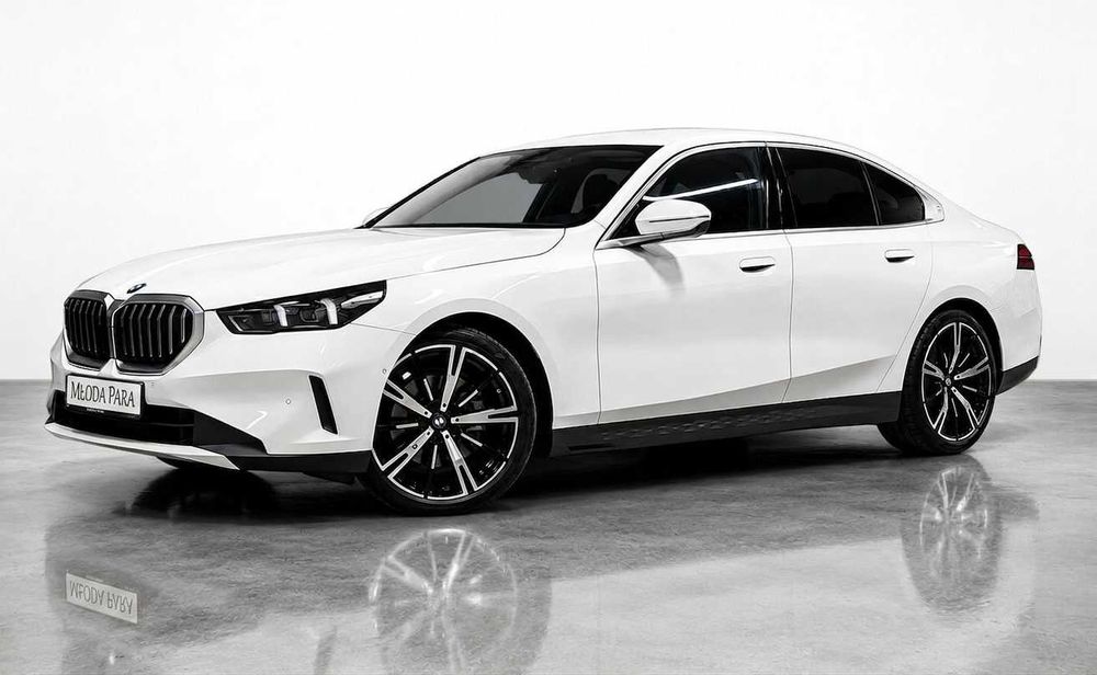 Nowe BMW Serii 5 (G60) w kolorze białym – Luksus i Elegancja na Wasz Ślub!
