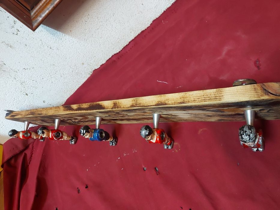 Cabide de parede com matraquilhos