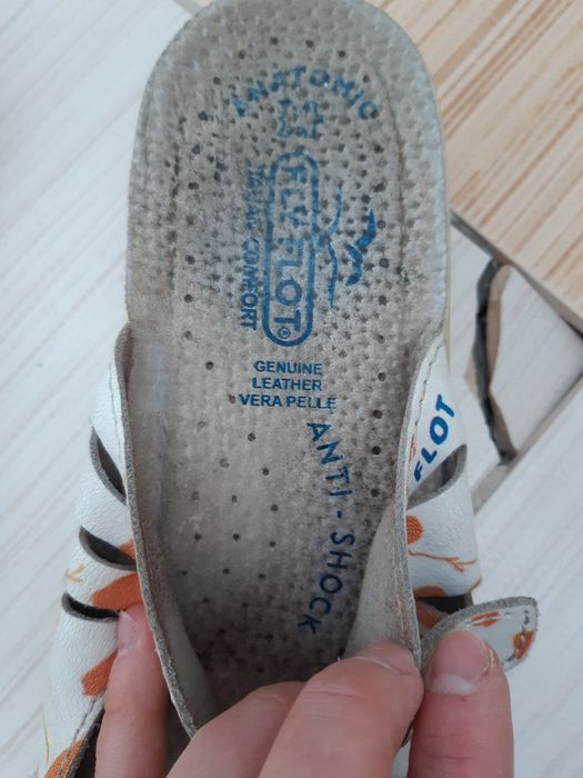 Продаю женские тапачки .