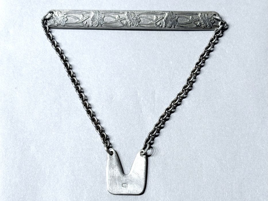 Fantástica invulgar joia de gravata inglesa motivo Arte Nova em prata