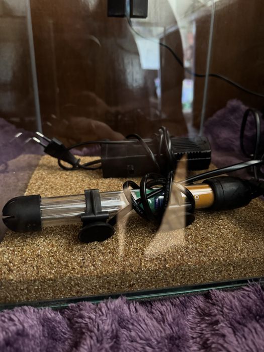 Vendo Aquário cubo com luz led