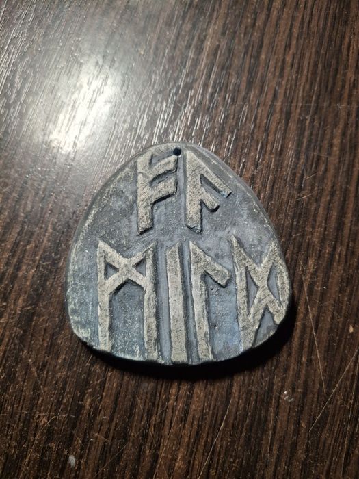 Руна  ручної роботи