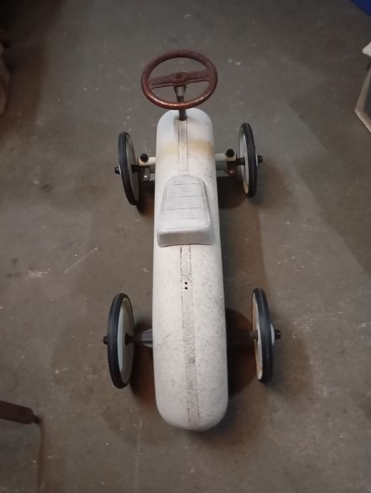 Vendo este carinho muito bonito bom estado de xapa