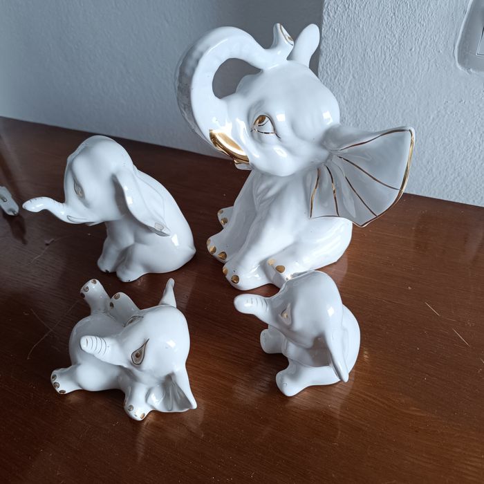 4 Elefantes de 4 tamanhos diferentes em porcelana, design italiano