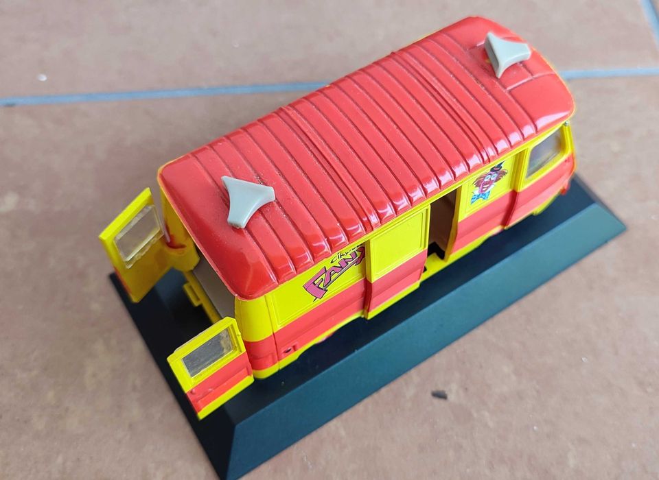Model samochodu Peugeot J7 Norec skala 1/43