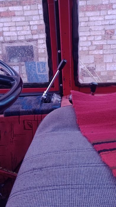 Продам хороший трактор т 25 є підсилювач руля,новий розподільникрядний паливний